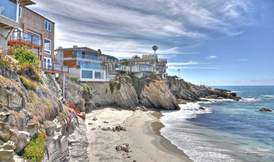 Homes along California coastline