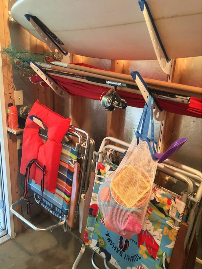 vertical storage unit for beach gear