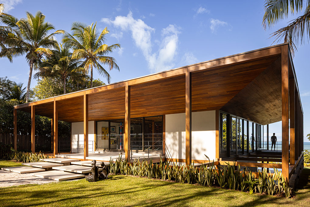 The Itapororoca House designed by the Brazil-based studio Blooco Arquitetos