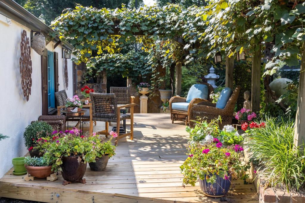 Showcase Artwork or Sculpture in your small outdoor coastal patio