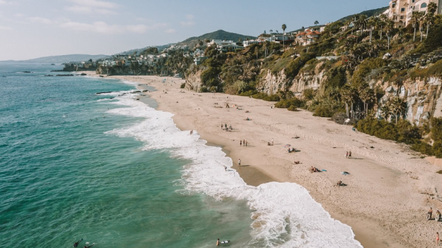Thousand Steps Beach, Laguna Beach, California, with cliffs in backgroundThousand Steps Beach, Laguna Beach, California, with cliffs in background
