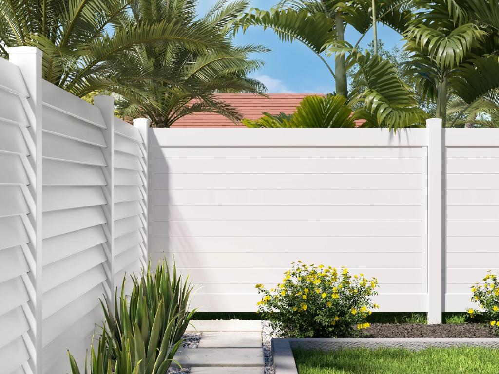 "Seaside" Horizontal Slat Fencing with Coastal-Grade Materials